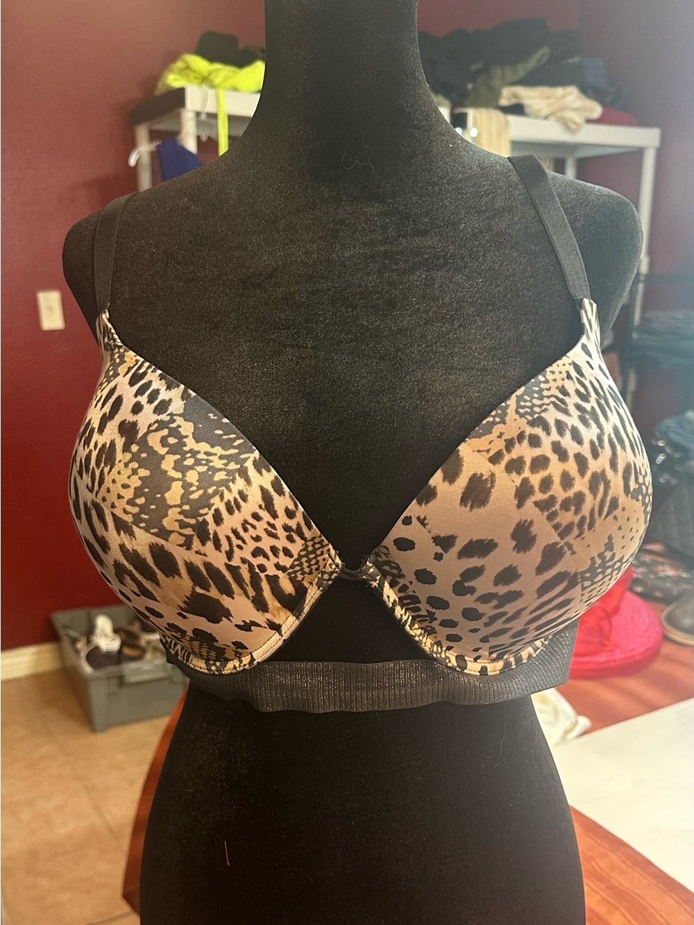 Victoria’s Secret Very Sexy Push-Up Bra 40DD Animal Print Leopard Underwire